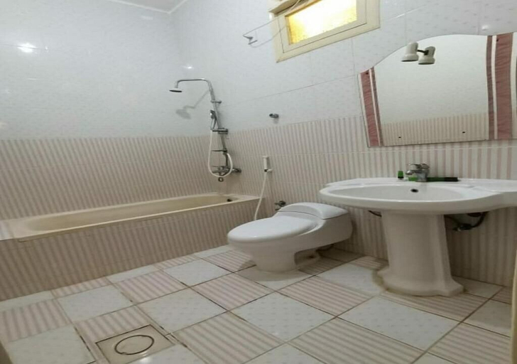 Bathroom, Kahraman Harbour Obstinatus 2