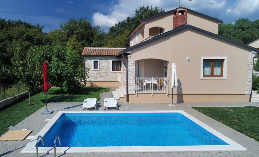 Sport & Beauty 4, Villa 598, Tinjan