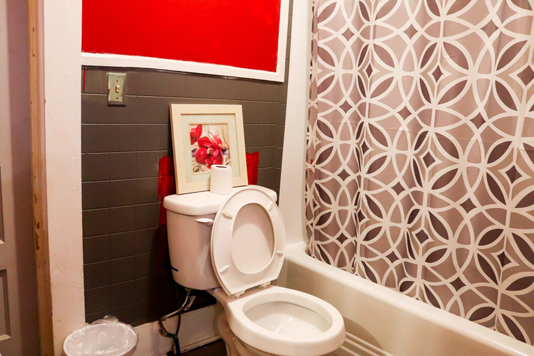 Bathroom 3, Bella's Boutique Hotel, Williamsburg