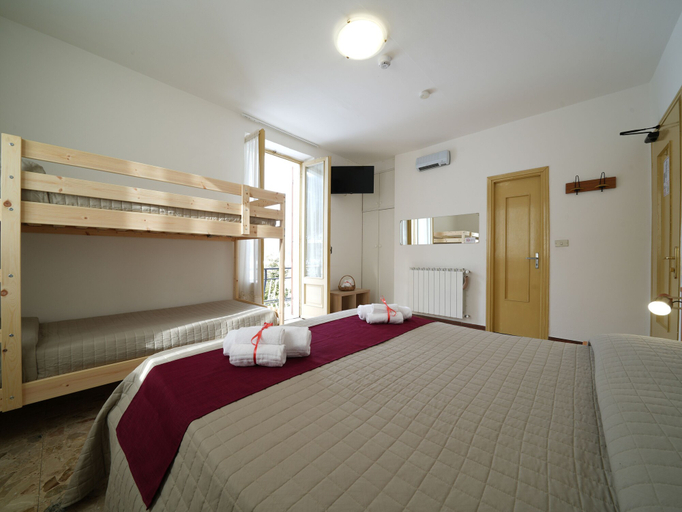 Bedroom 4, Hotel Skilift, Cuneo