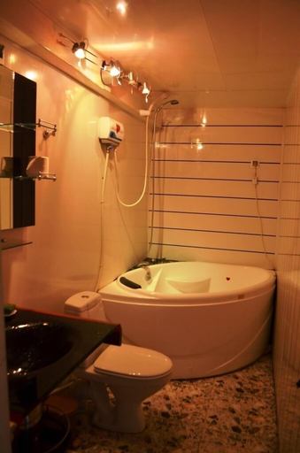 Bathroom 3, Khvamli 2002, Lentekhi