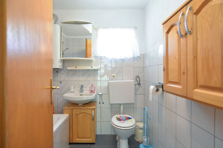 Bathroom 4, Apartment 1976, Vodnjan