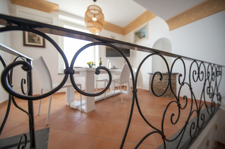 Others 5, Casa Cimino B, Salerno
