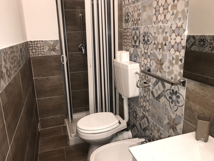 Bathroom 5, Il Profumo del Porto, Trapani