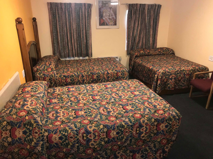 Bedroom 3, Deluxe Inn, Riverside