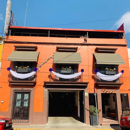 Exterior & Views
