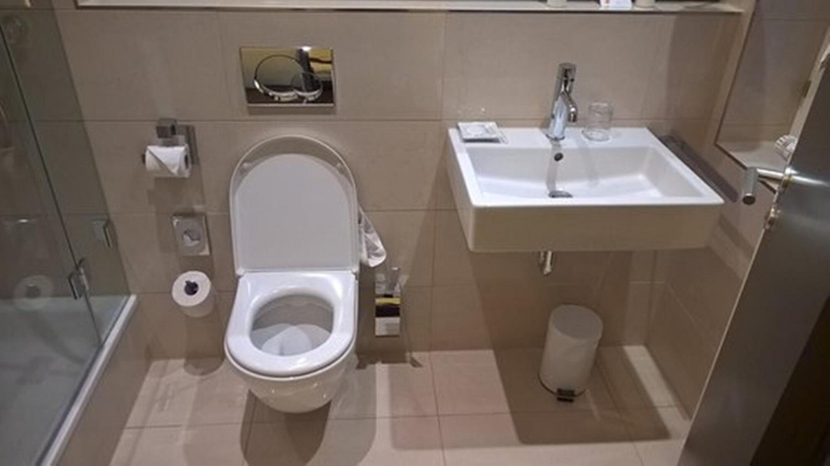 Bathroom 3, Hotel Aerocity Golden, Delhi