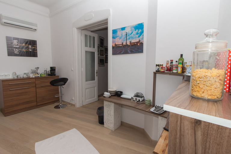 Food & Drinks 5, Butterfly Home Danube, Budapesti