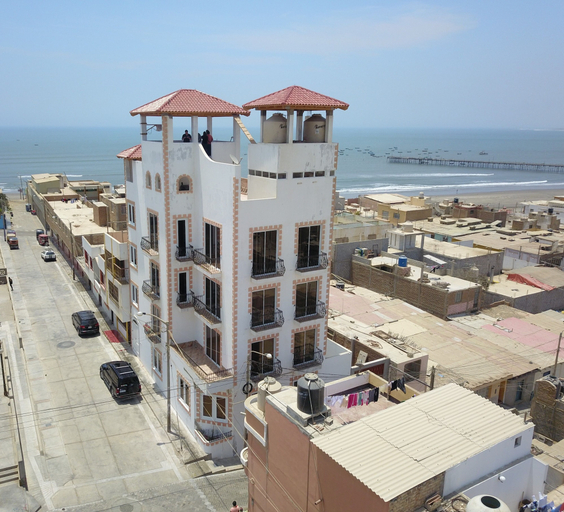 Exterior & Views