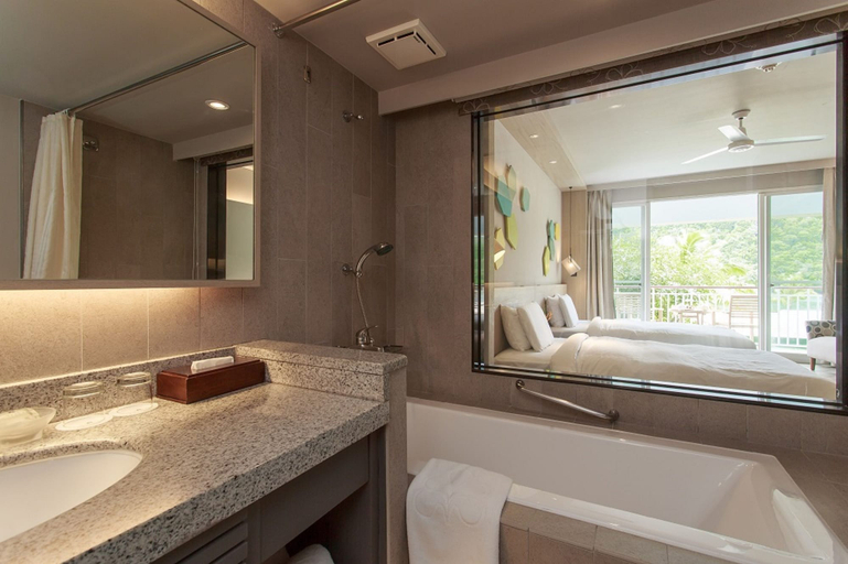 Bathroom 5, Palau Royal Resort