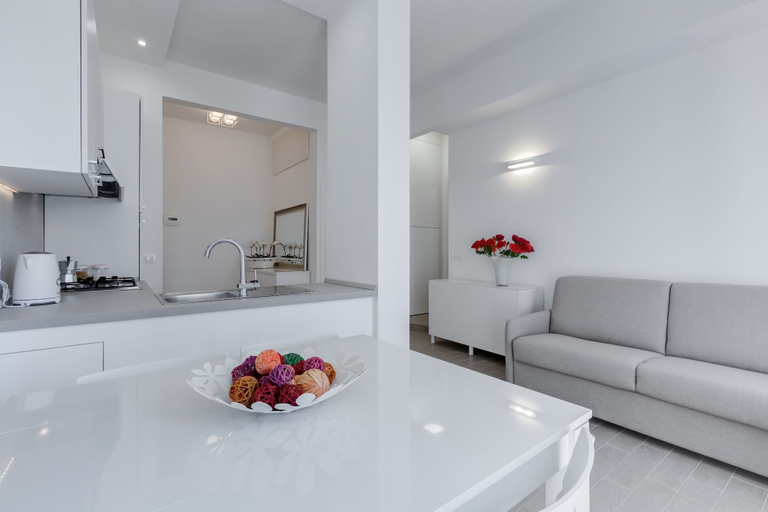 Others 5, Trastevere White Apartment, Rome