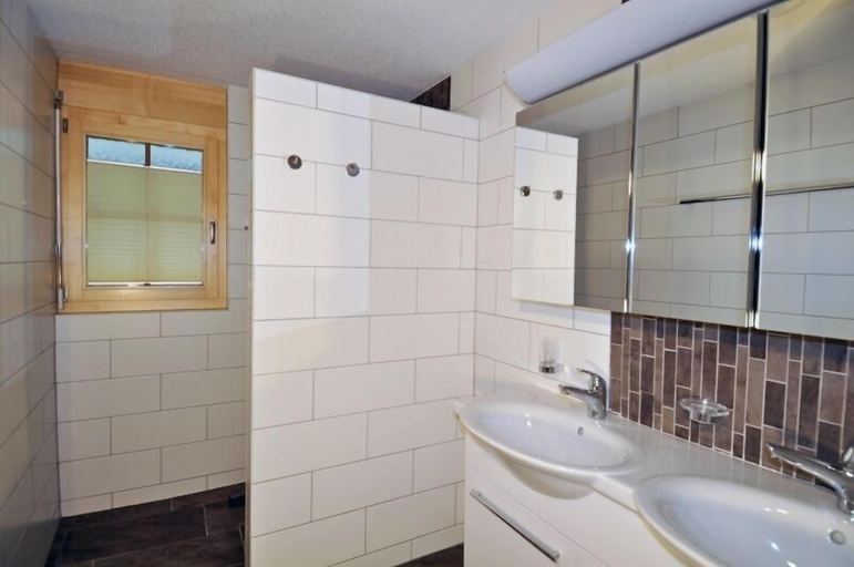 Bathroom 4, Marjo EG, Goms