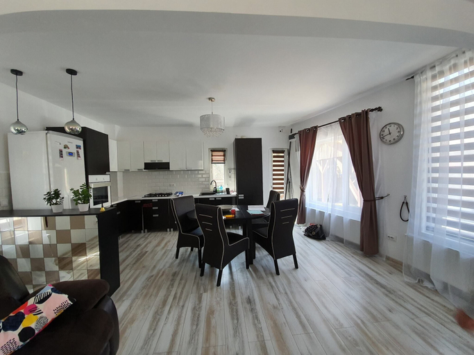 Others 5, Fox Valley Villa, Predeal