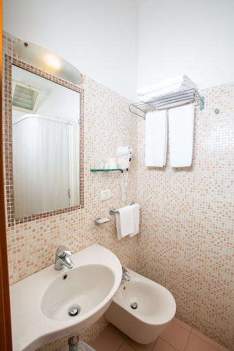 Bathroom, Hotel Majestic, Ancona