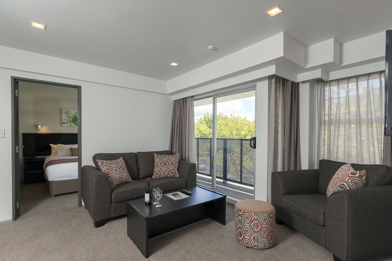 Others 5, Quest Ponsonby, Waitakere