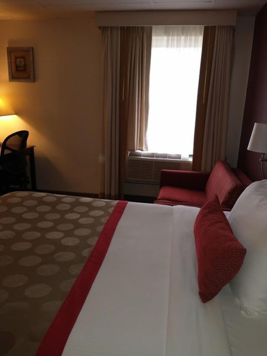 Bedroom 3, Albert Lea Inn and Suites, Freeborn