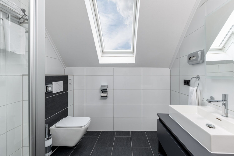 Bathroom 3, Parkhotel Braunau, Braunau am Inn