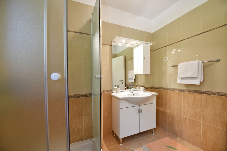 Bathroom 3, Villa 598, Tinjan
