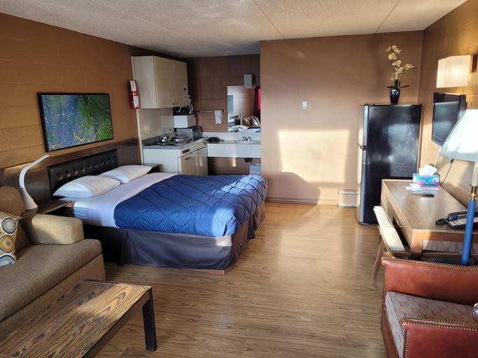 Bedroom 5, Fairview Inn, Division No. 19
