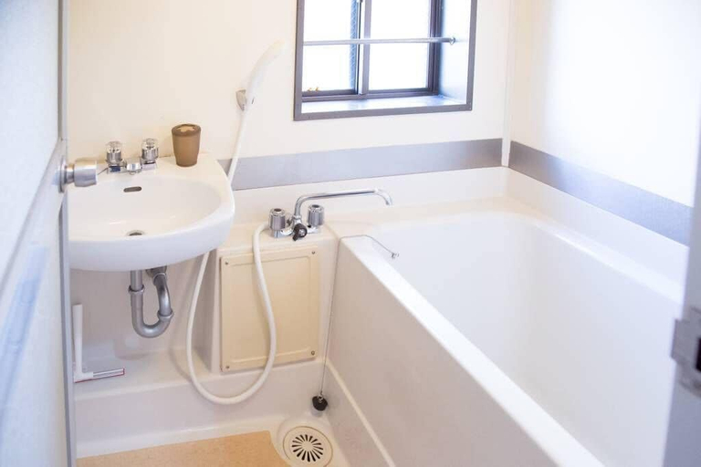 Bathroom 4, Rokko Mansion, Hiroshima