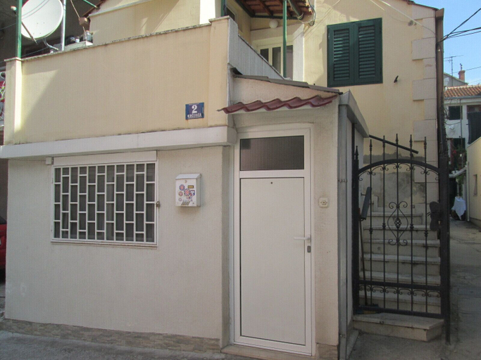 Exterior & Views, Homey 1-BR Apt, Split