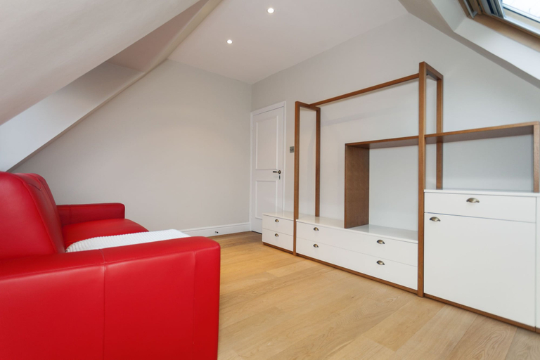 Others 5, Hampstead Enjoy the Exclusive Atmosphere, London