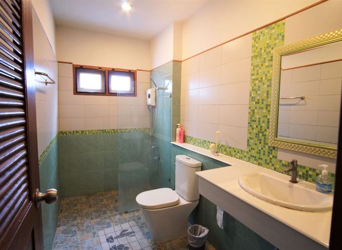 Bathroom 3, Lan House Pool Villa, Saraphi