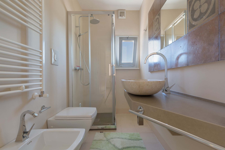 Bathroom 5, 2095 Palazzo Benedetto Campo, Taranto
