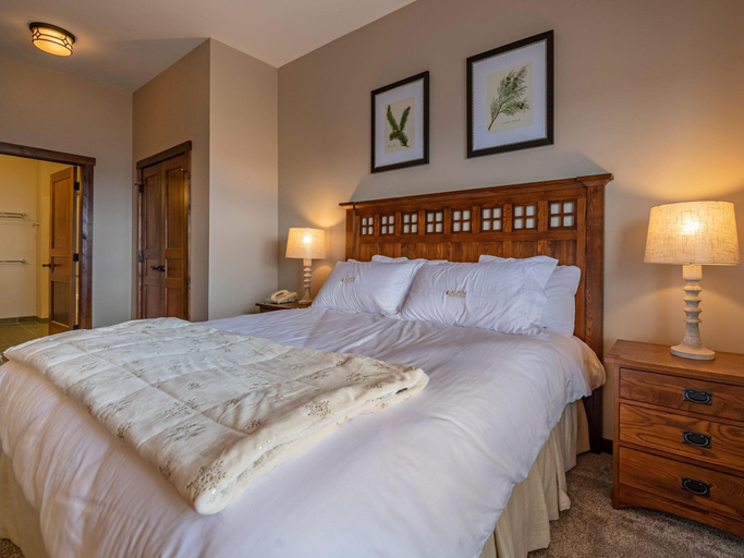 Bedroom 3, 2 Br: Soaring Eagle 402, Pocahontas