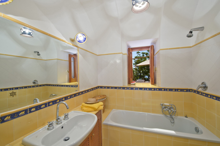 Bathroom 3, Sweet Home, Salerno