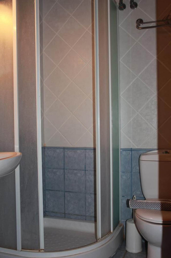 Bathroom 5, Lalloudes Mani Hotel, Peloponnese
