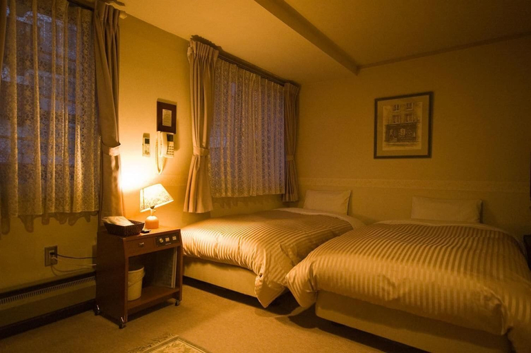 Bedroom 2, Little Grebe, Nagawa