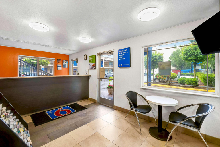 Public Area 3, Motel 6 Portland, OR - Downtown, Multnomah