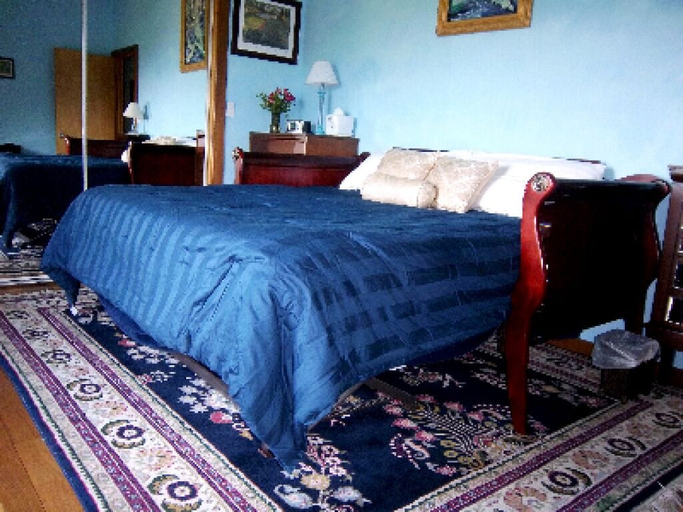 Bedroom 4, Coppertoppe Inn and Retreat Center, Grafton