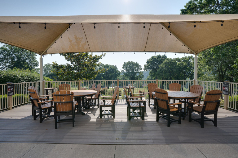 Food & Drinks, The Overlook at the Pointe, Taney