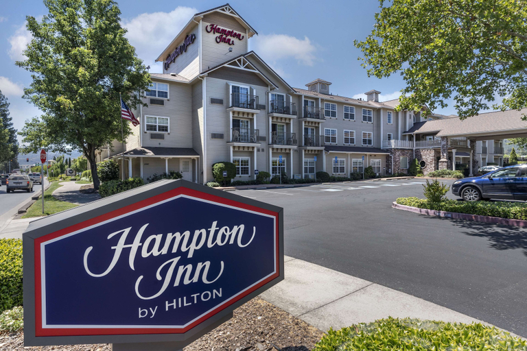 Exterior & Views 1, Hampton Inn Ukiah CA, Mendocino