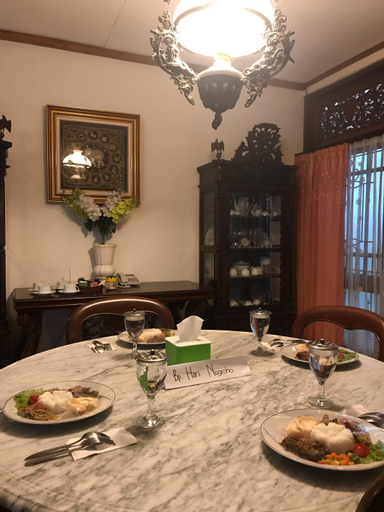 Food & Drinks 12