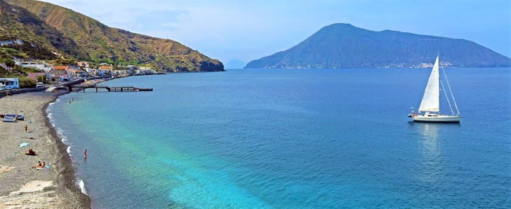 Exterior 4, Seafront Apartment - Beach in front, Messina