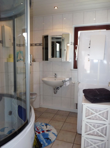 Bathroom 3, Ferienhaus & Nurdachhaus Rothaargebirge, Siegen-Wittgenstein