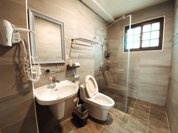 Bathroom 4, Annabess, Yilan