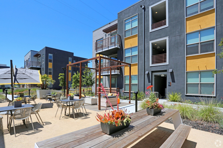 Exterior & Views 2, Elan Menlo, San Mateo