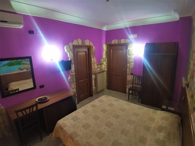 Bedroom 5, Ginevra 2, Napoli