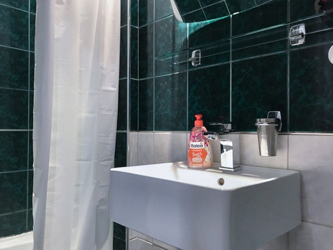 Bathroom, Charles Bridge Apartment, Praha 1