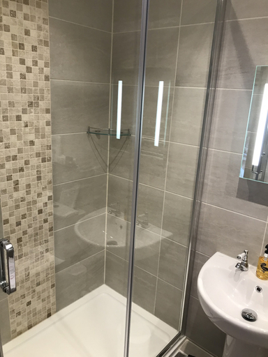 Bathroom 4, Glendale Guest House Penrith, Cumbria