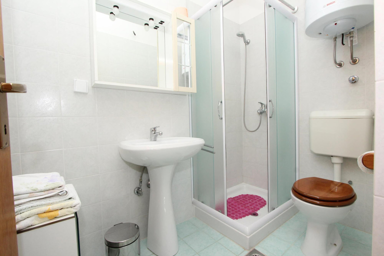 Bathroom, Studio Bingo, Rovinj