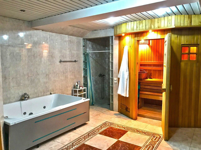 Bathroom 3, Classical Green Hostel, Tbilisi