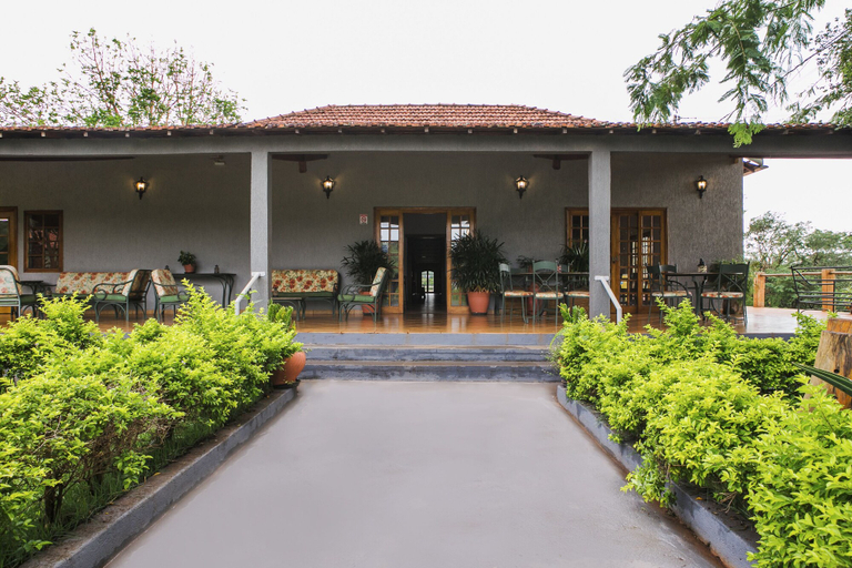 Exterior & Views