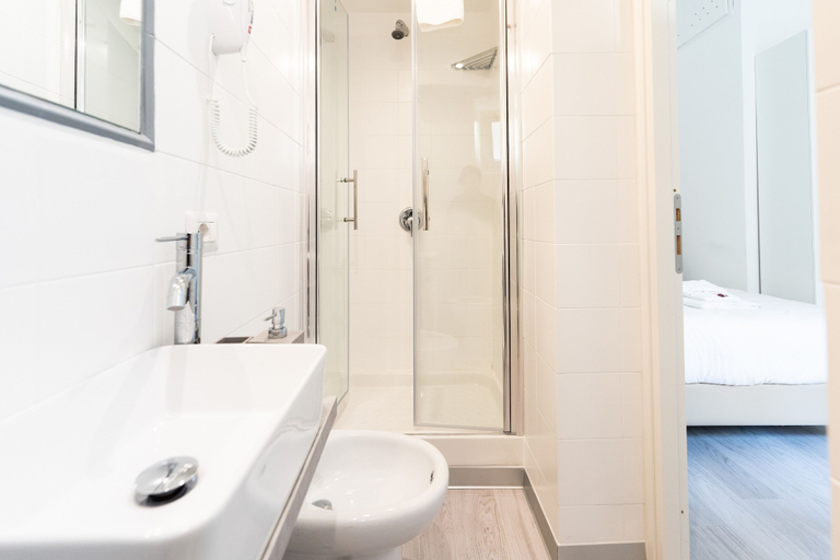 Bathroom 5, White Gioberti Guesthouse, Rome