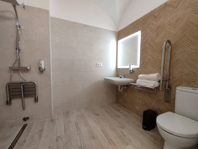 Bathroom 5, Piedra de Luna, Badajoz
