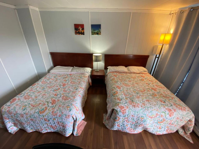 Bedroom 2, Regal Motel, Cochrane